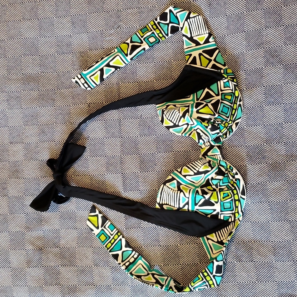 Patterned tie bikini top